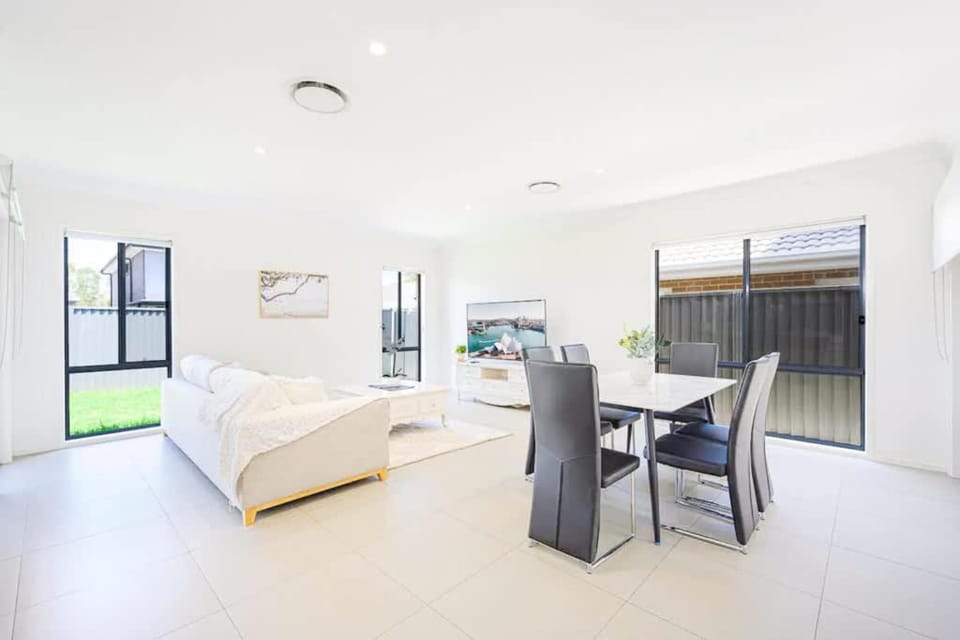 Sydney Cobbitty 4bed house,close Oran Park House in Sydney