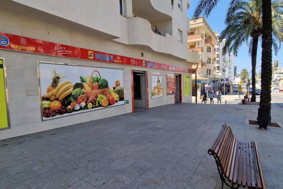 Property building, Day, Street view, Location
