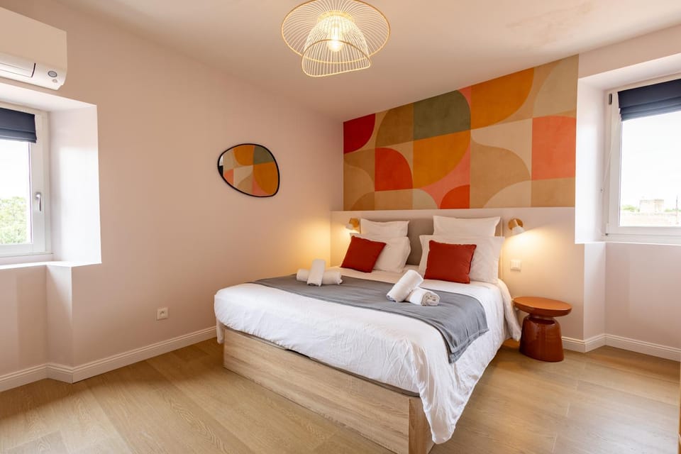 Photo of the whole room, Bedroom