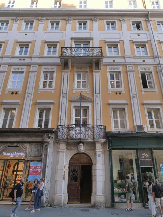 Property building, Facade/entrance