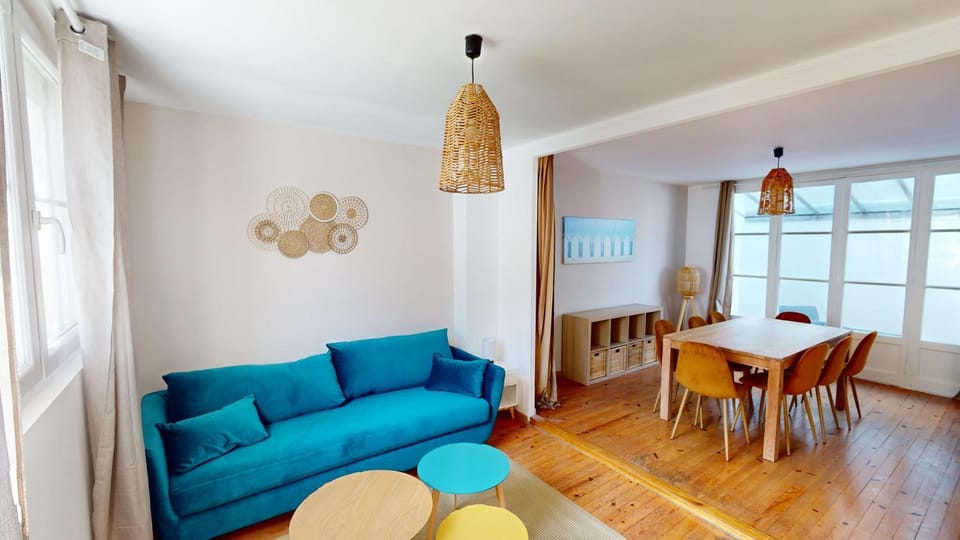 Living room, Dining area