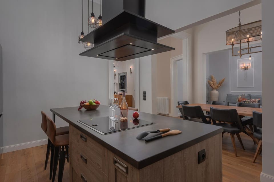 Kitchen or kitchenette, Dining area, stove