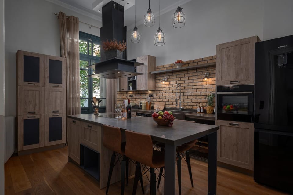 Coffee/tea facilities, Kitchen or kitchenette, dishwasher, oven, stove, toaster