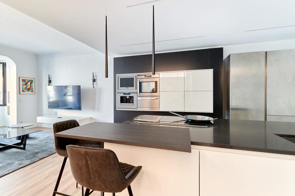 Kitchen or kitchenette, Dining area, oven, stove
