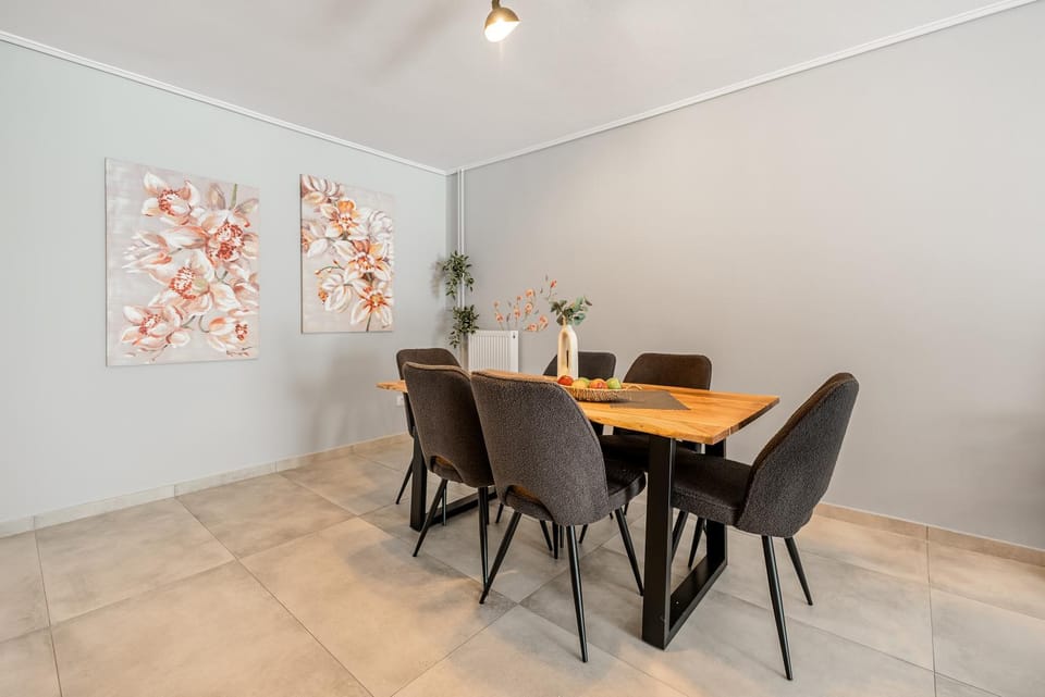 Seating area, Dining area