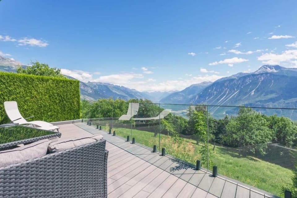 4BDR Alpine Chalet with Game room and Sunny terrace Villa in Crans-Montana