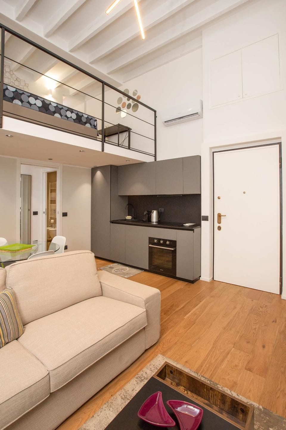 Kitchen or kitchenette, Living room, Seating area, Dining area