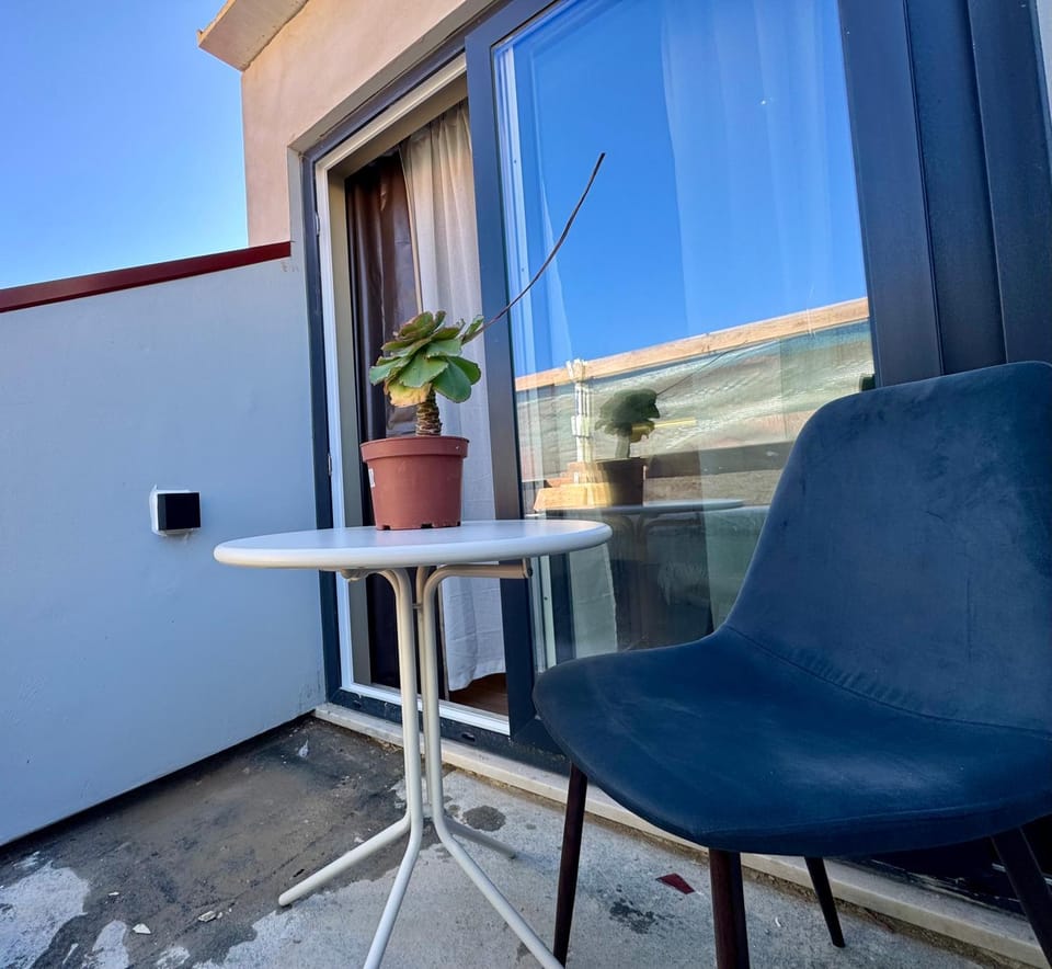 Lovely studio fully equipped near subway N10 - Shared bathroom with another Studio Apartment in Lisbon