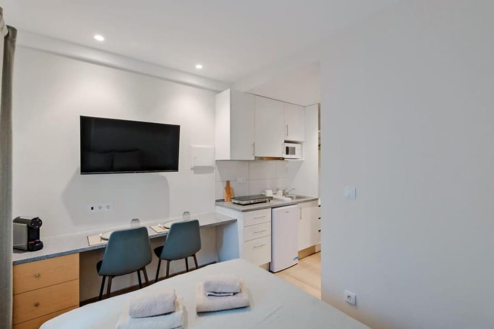 Lovely studio fully equipped near subway N6 Apartment in Lisbon