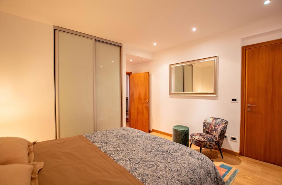 Bed, Photo of the whole room, Bedroom, wardrobe