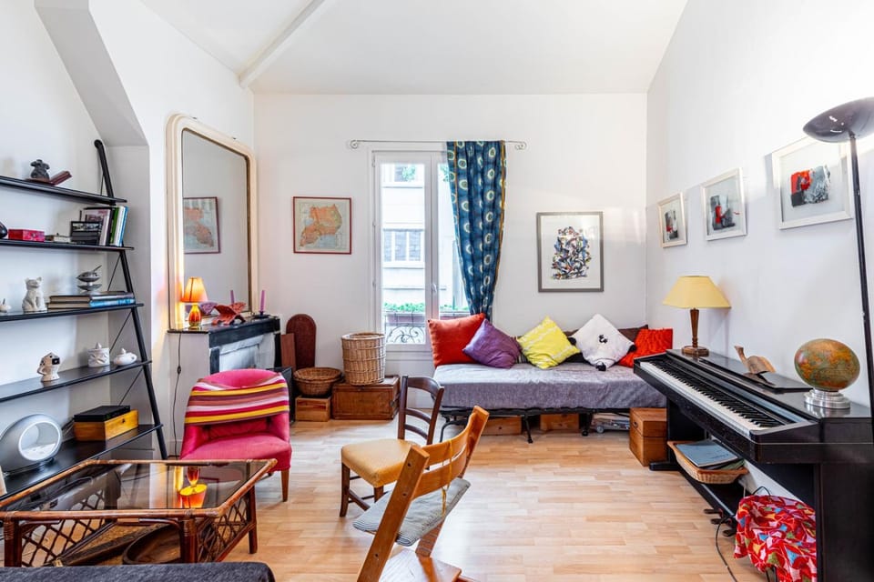 Living room, Seating area