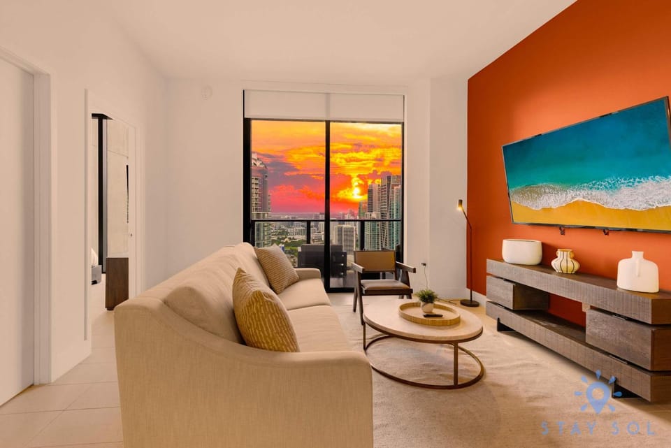 Chic Downtown - City Views Gym & Pool Apartment in Miami