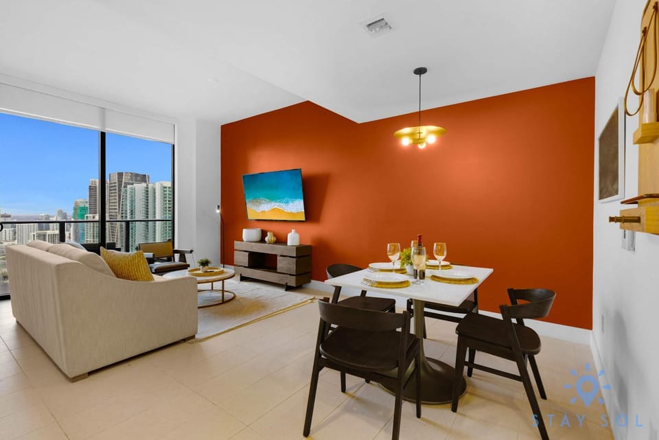Chic Downtown - City Views Gym & Pool Apartment in Miami