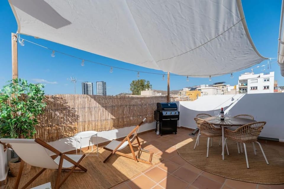 Urban Charm Rooftop Apartment with Vista Apartment in Malaga