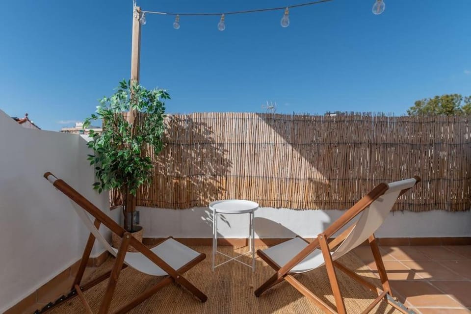 Urban Charm Rooftop Apartment with Vista Apartment in Malaga