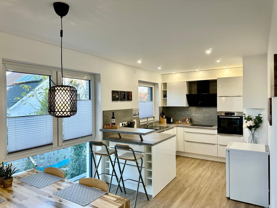 Kitchen or kitchenette, Seating area, Dining area, minibar