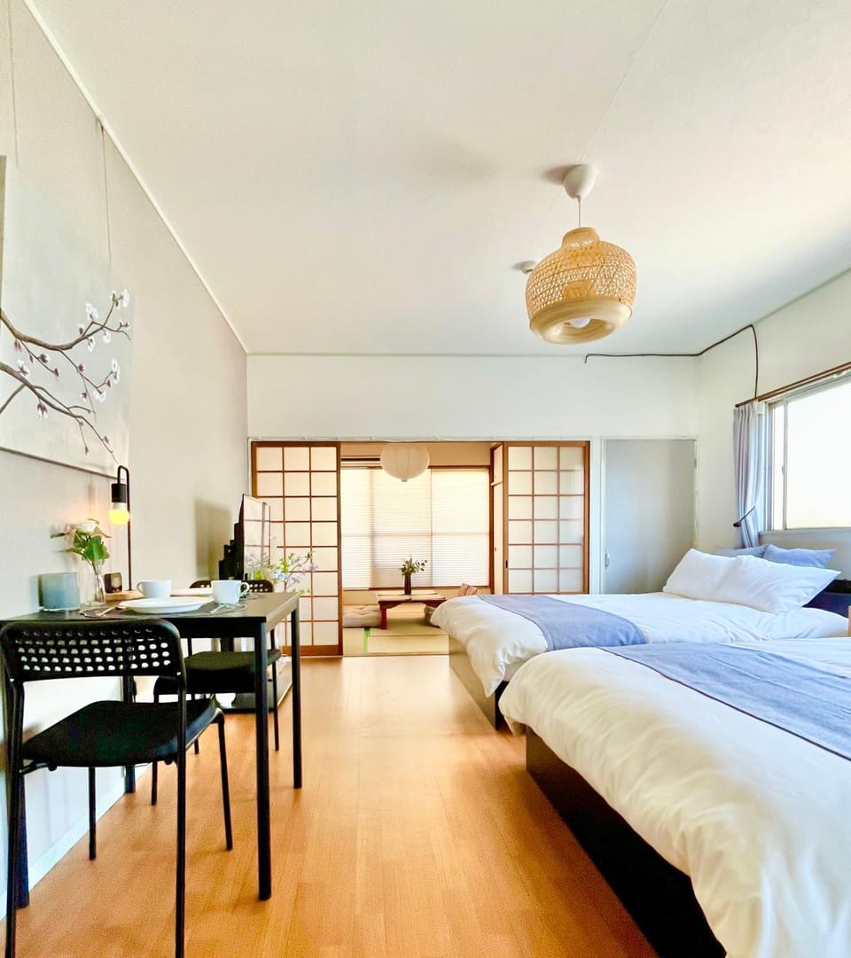 OMOTENASHI STAY OSAKA 41m2 1LDK 十三駅徒歩1分 梅田2分 神戸京都アクセス良好 和室のある家 Apartment in Osaka