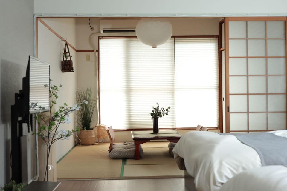 OMOTENASHI STAY OSAKA 41m2 1LDK 十三駅徒歩1分 梅田2分 神戸京都アクセス良好 和室のある家 Apartment in Osaka