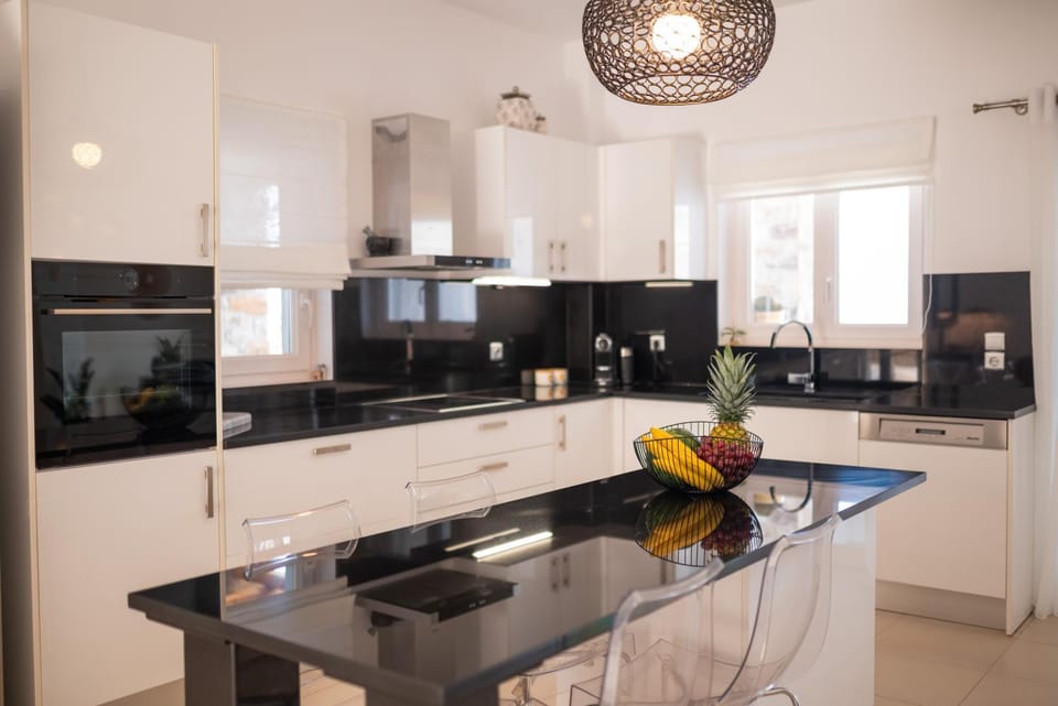 Kitchen or kitchenette, dishwasher, oven, stove