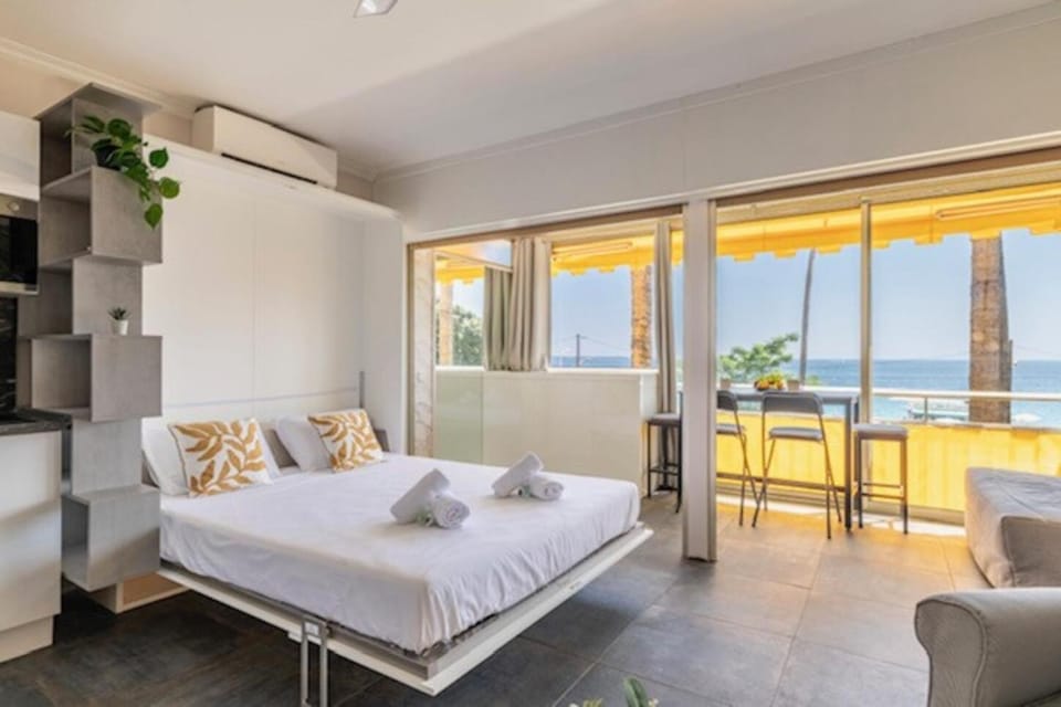 Bedroom, Sea view, air conditioner