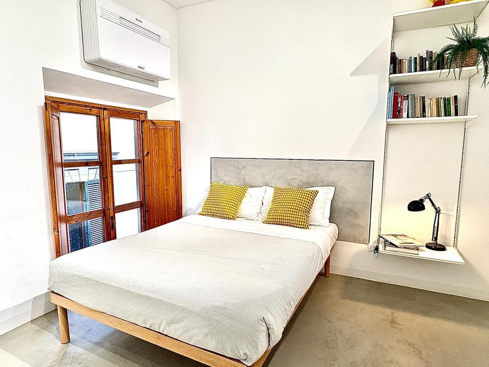 Bed, Photo of the whole room, Bedroom