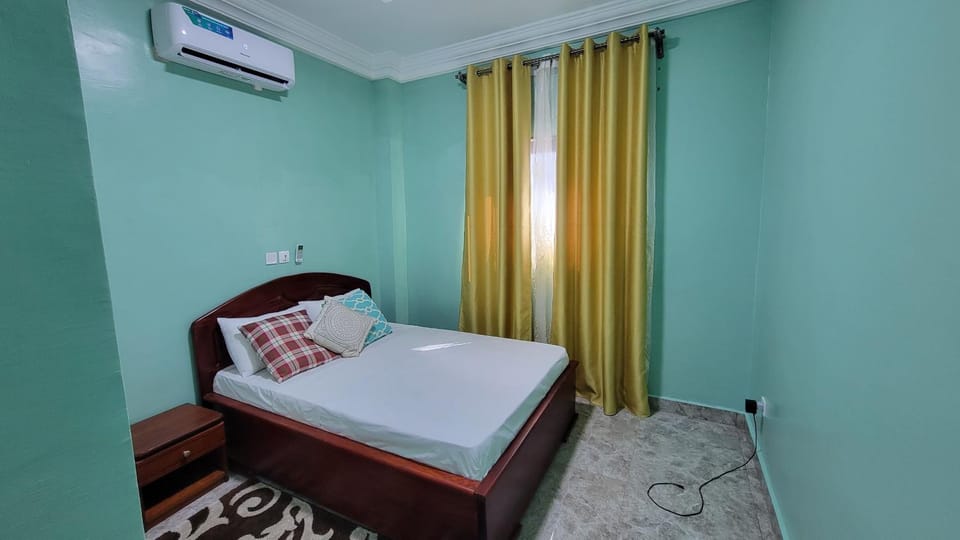 Bed, Photo of the whole room, Bedroom, air conditioner