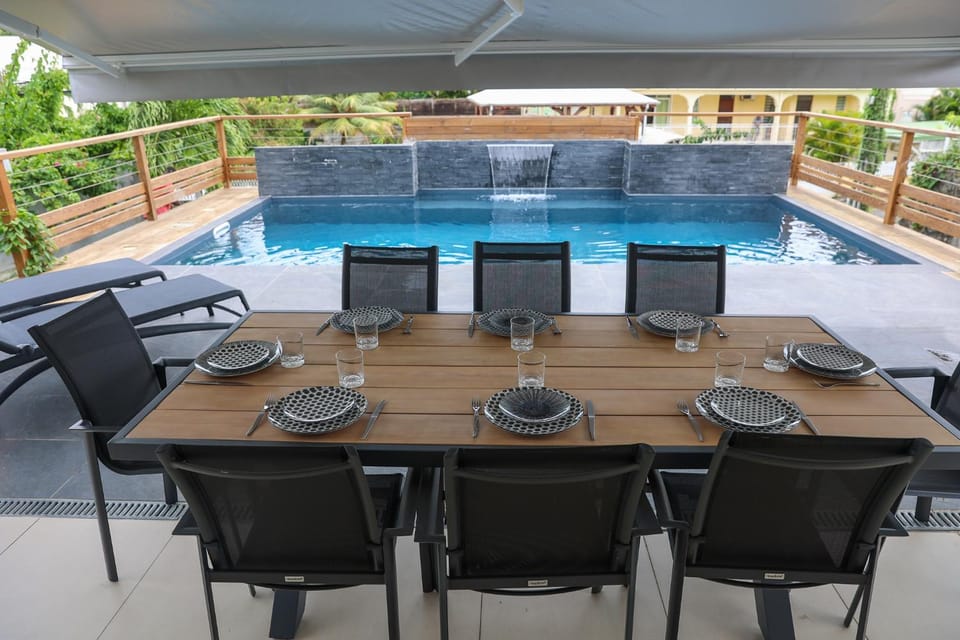 Day, Balcony/Terrace, Dining area, Pool view, Swimming pool, sunbed