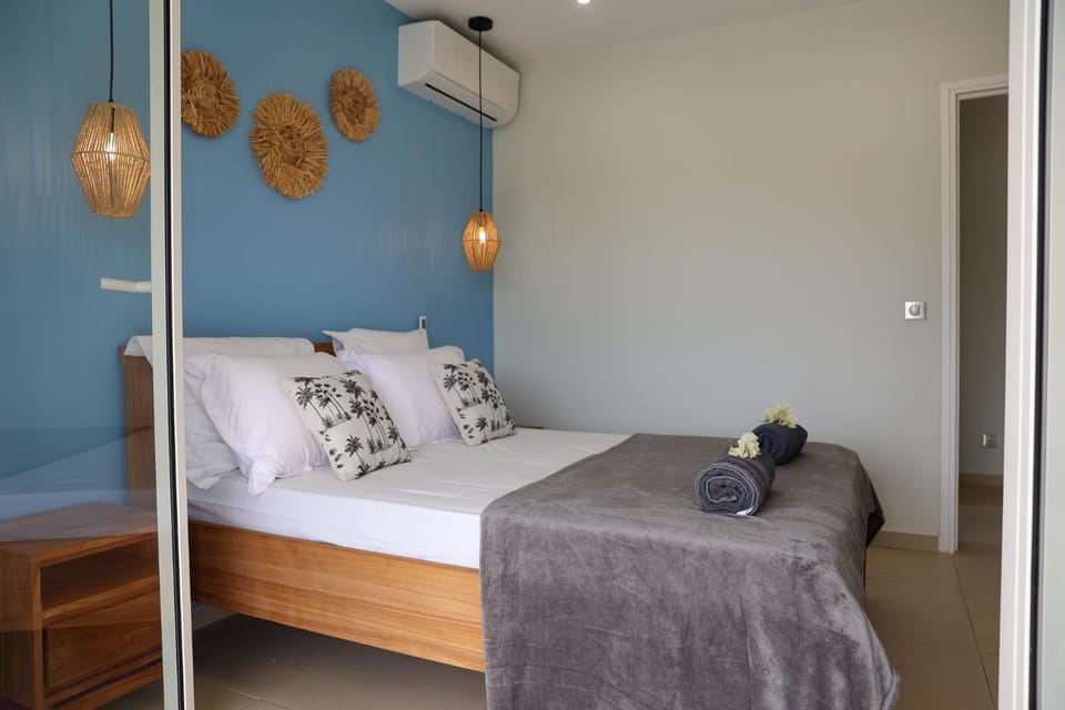 Photo of the whole room, Bedroom, air conditioner