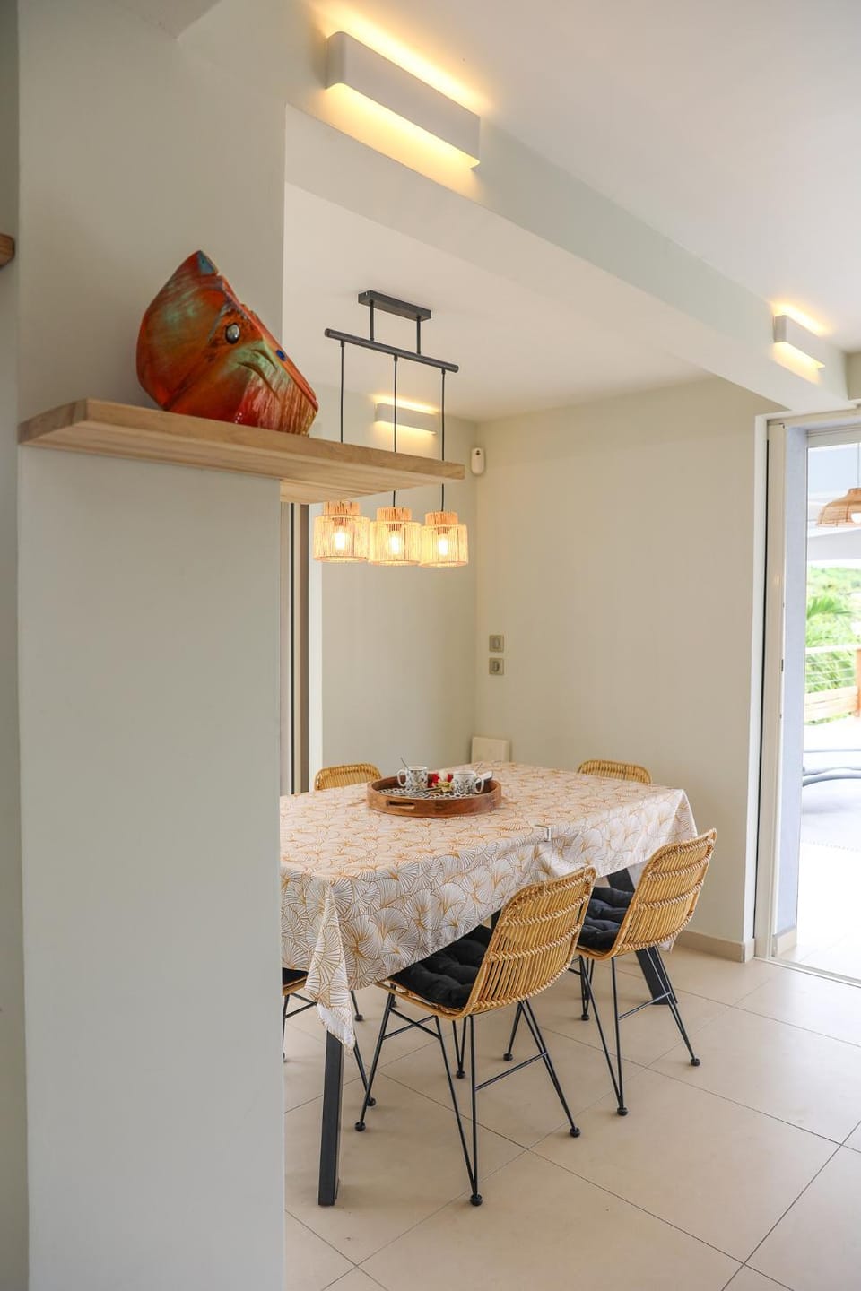 Seating area, Dining area