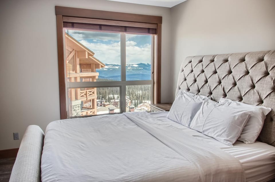 Stonegate Resort Unit B208 Apartment in British Columbia