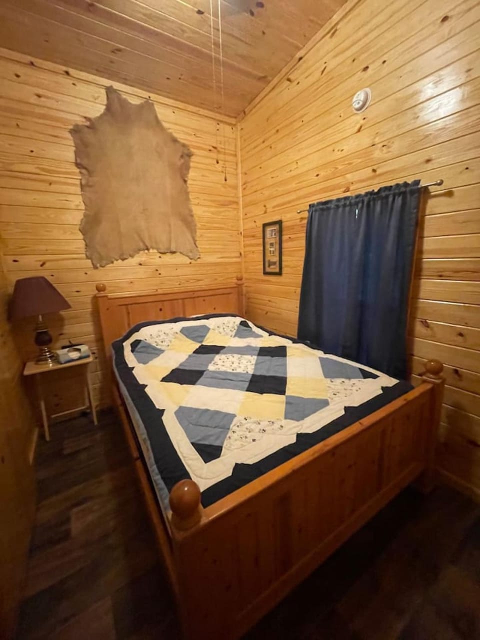 Bear Cub Cabin is a cozy 1 bedroom and loft oasis Cabin in Wisconsin