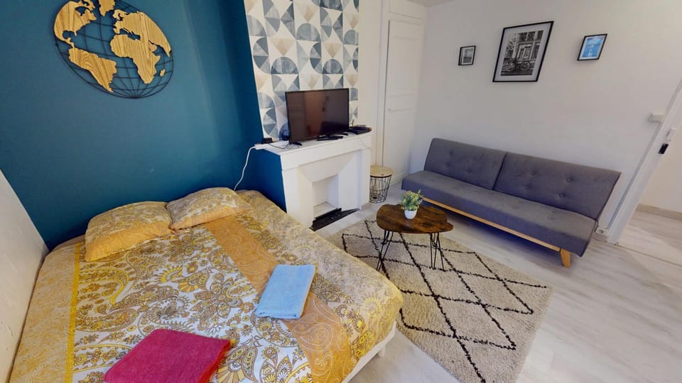 Living room, Photo of the whole room, Bedroom