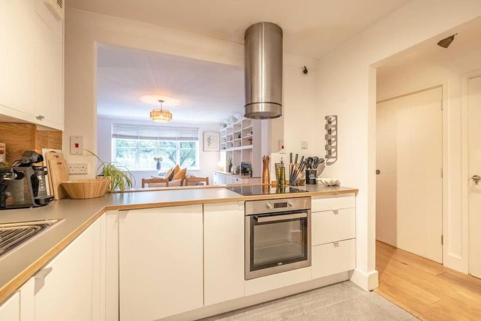 Cosy 1BR -Ascot Racecourse - Parking - By Tempstay Apartment in England