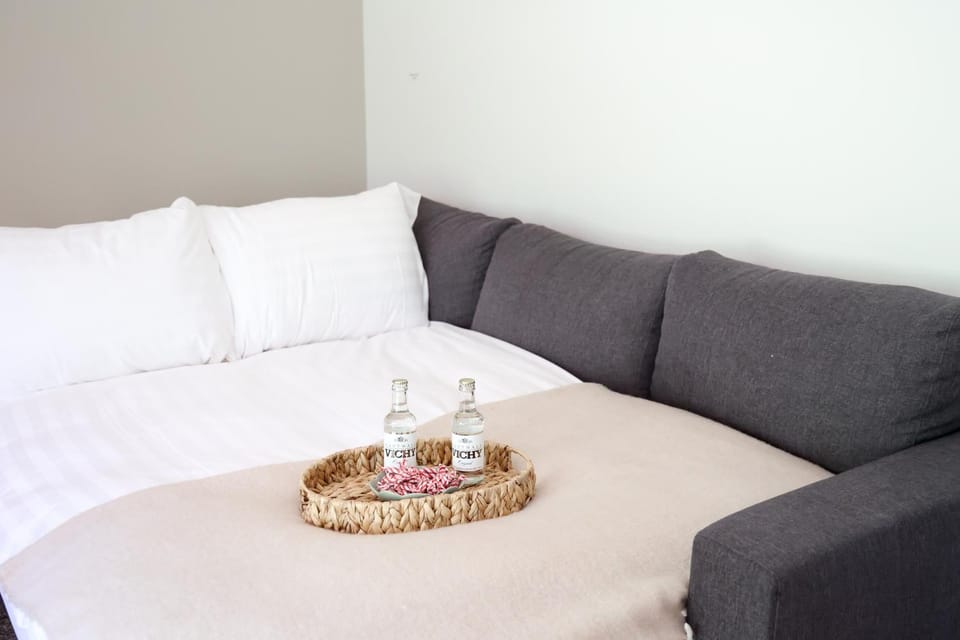 Photo of the whole room, Decorative detail