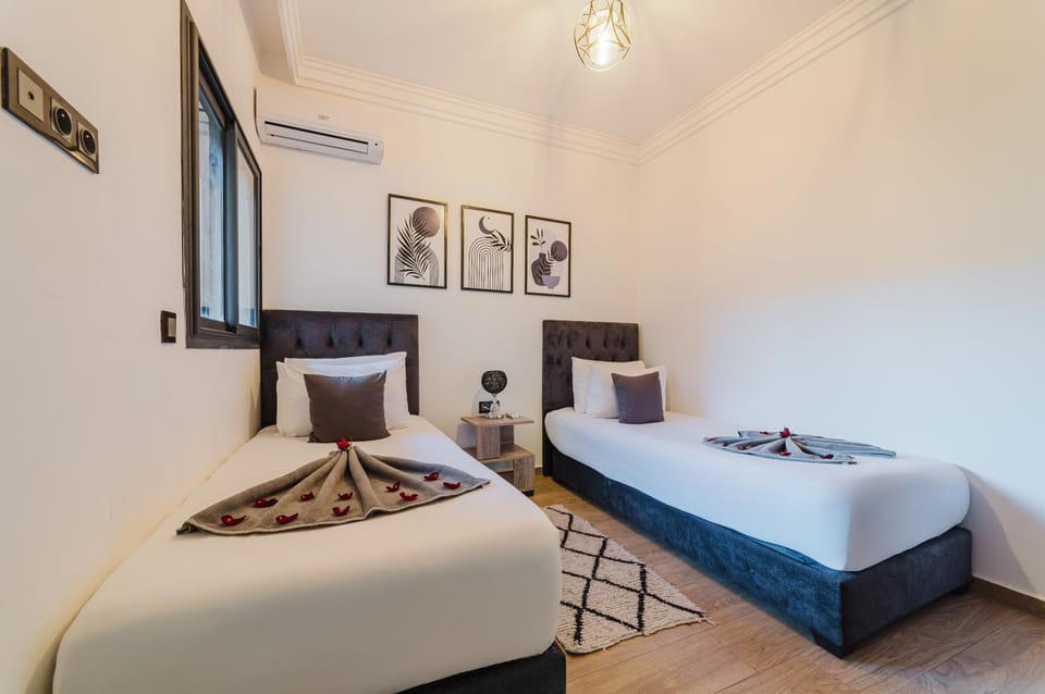 Bed, Photo of the whole room, Bedroom, air conditioner