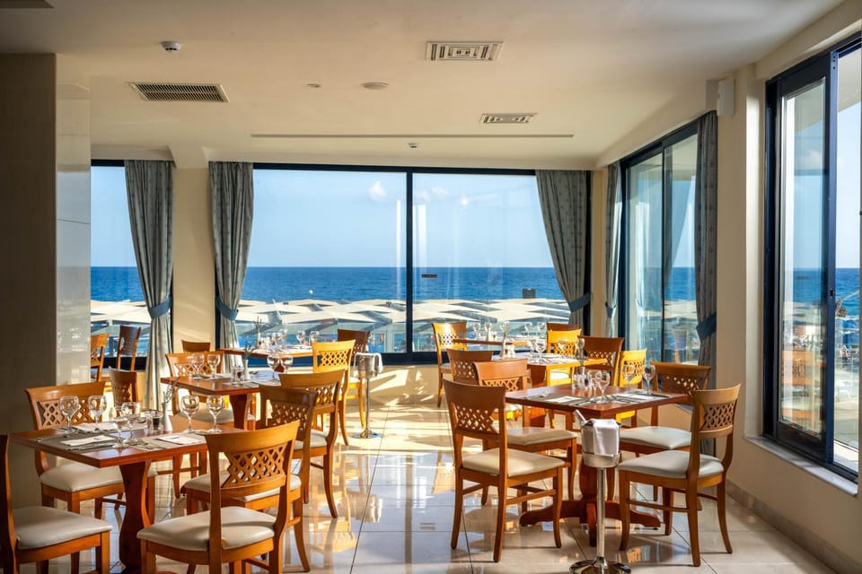 Restaurant/places to eat, Banquet/Function facilities, Sea view