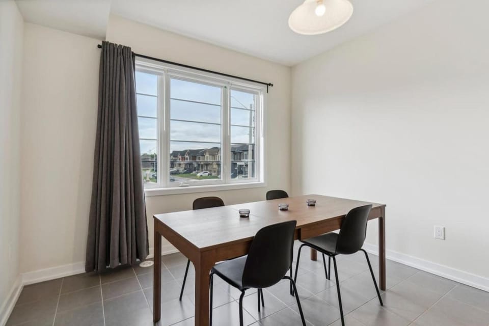 A Brand New 4BR Townhouse in Thorold Retreat House in Welland