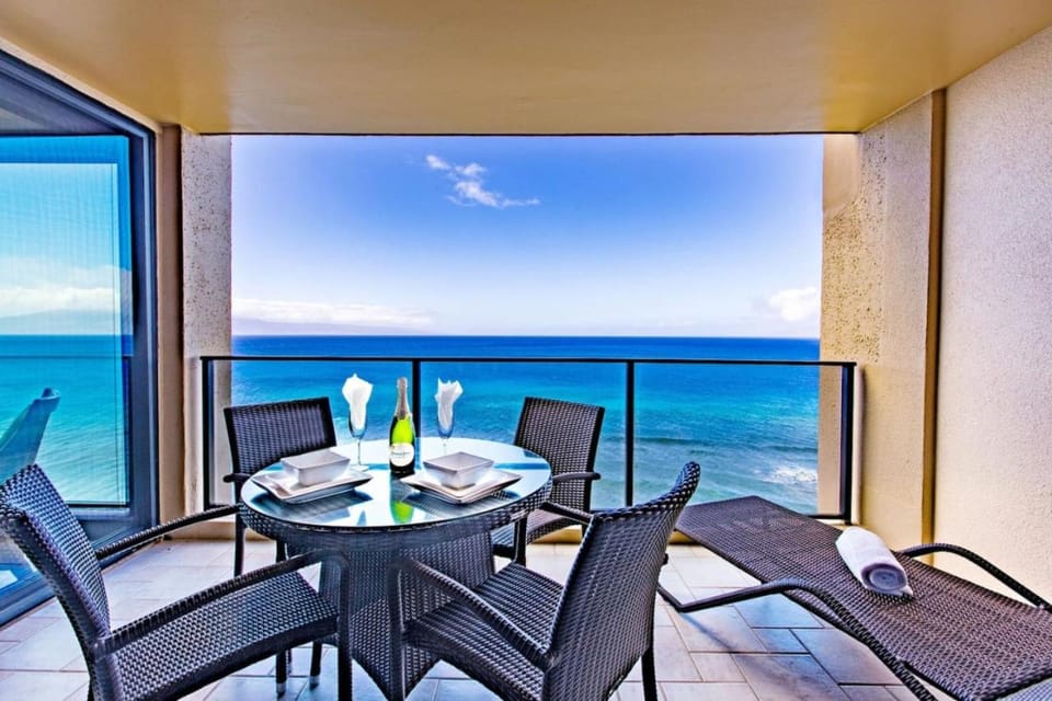 View (from property/room), Balcony/Terrace, Seating area, Dining area, Sea view