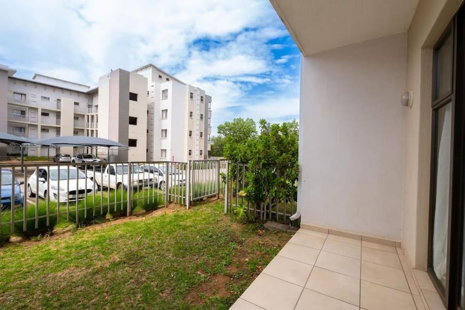 Explore this stylish apartment in Fourways, Sandton Apartment in Sandton