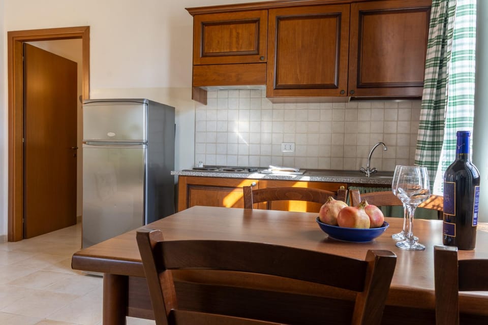 Kitchen or kitchenette, Dining area, stove