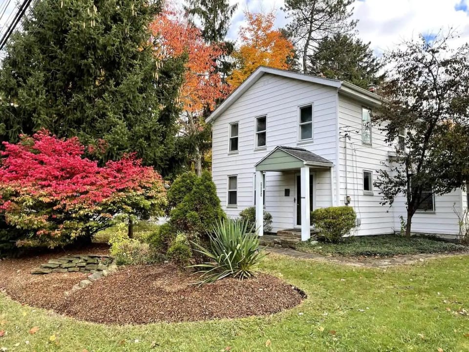 Willow Woods Retreat - Farmhouse - Patio & Nature House in Lake Erie