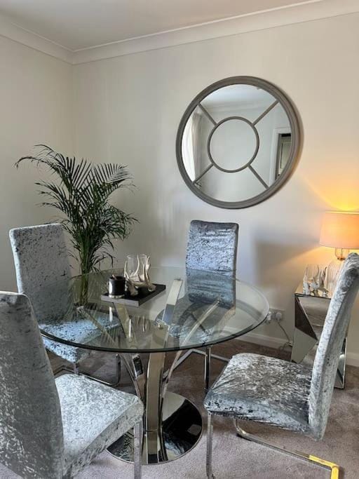 3 double bedroom spacious flat Apartment in England