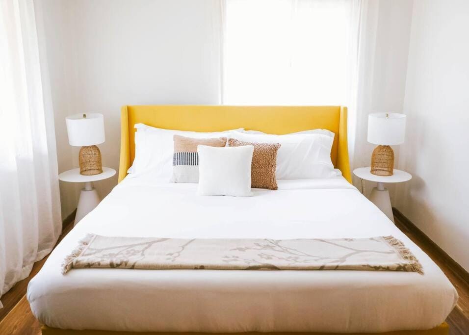 Vibrant Forest Retreat - Game Room, Spa, Fire Pit - Sleeps10 House in Kootenai County