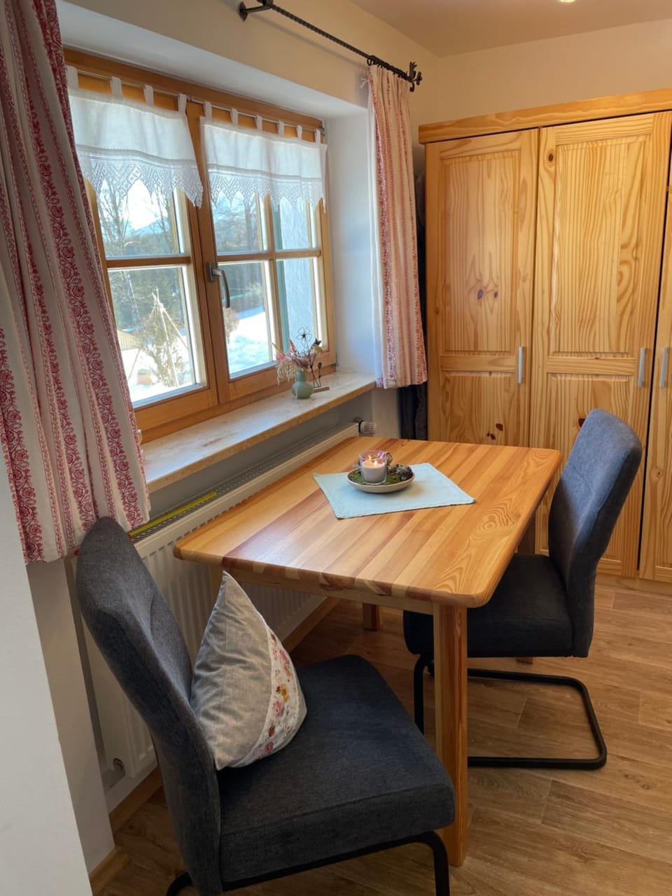 Seating area, Dining area