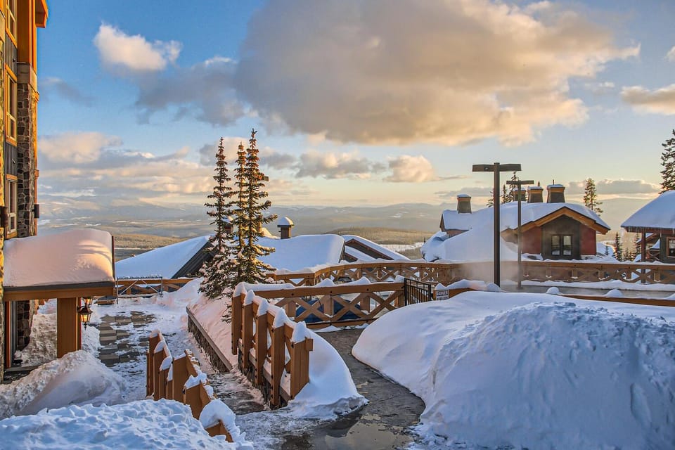 Stonegate Resort Unit B108 Apartment in British Columbia
