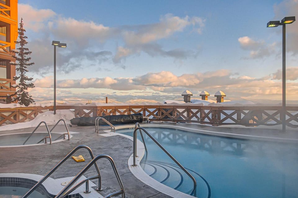 Stonegate Resort Unit B108 Apartment in British Columbia