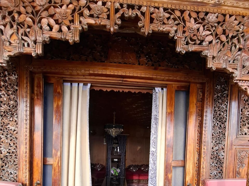 Swift houseboats Hotel in India