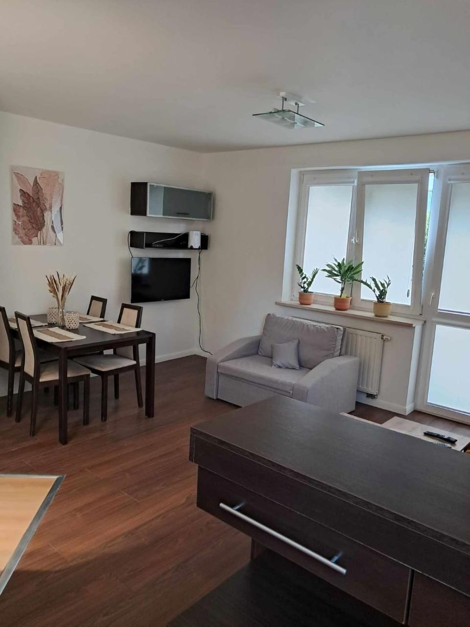Communal lounge/ TV room, Living room, Dining area, Evening entertainment