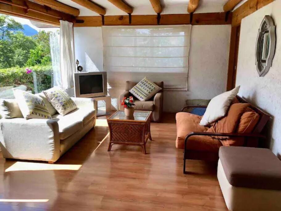 Chalet para 10 personas, alberca y jacuzzi Chalet in Valle de Bravo