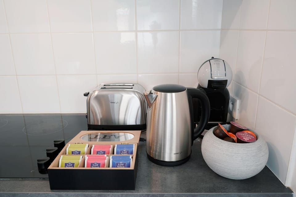 Coffee/tea facilities, Breakfast